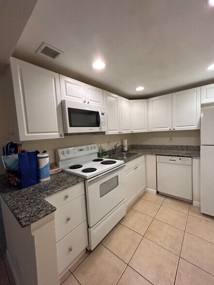 new white granite top kitchen - 480 NW 20th St