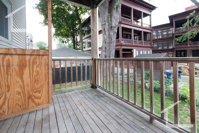 Building Photo - HOT BRIGHTON LISTING!!!!