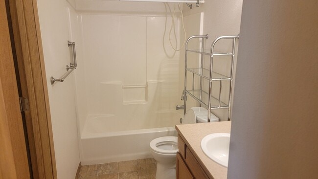 Building Photo - Nice 3 bedroom Duplex in the Valley