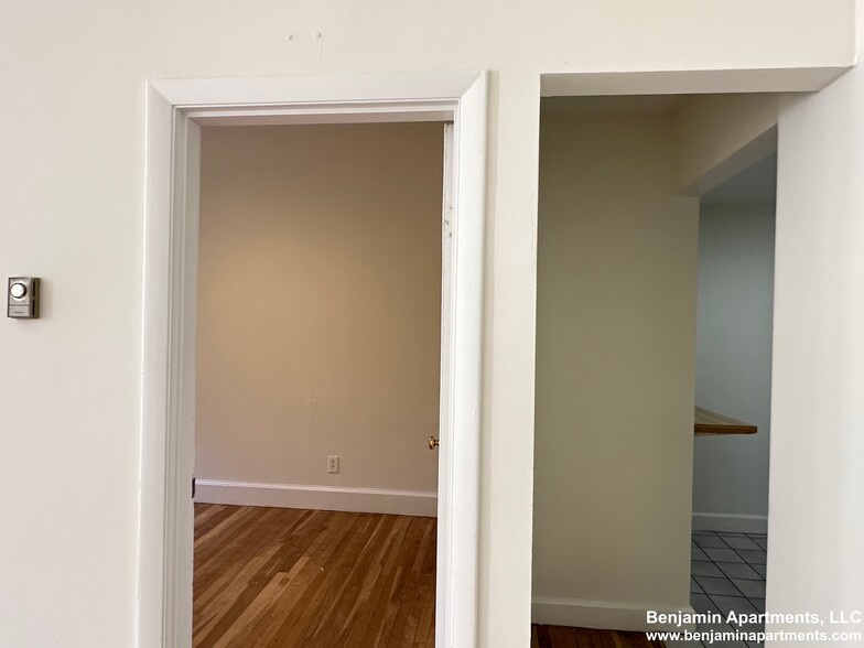 Building Photo - 510 Beacon St