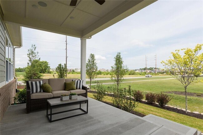 Building Photo - 3328 Pace Dr