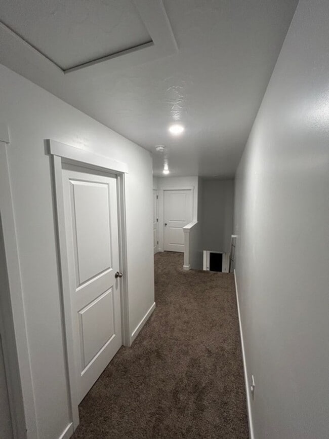 Building Photo - Gorgeous Townhome!!!