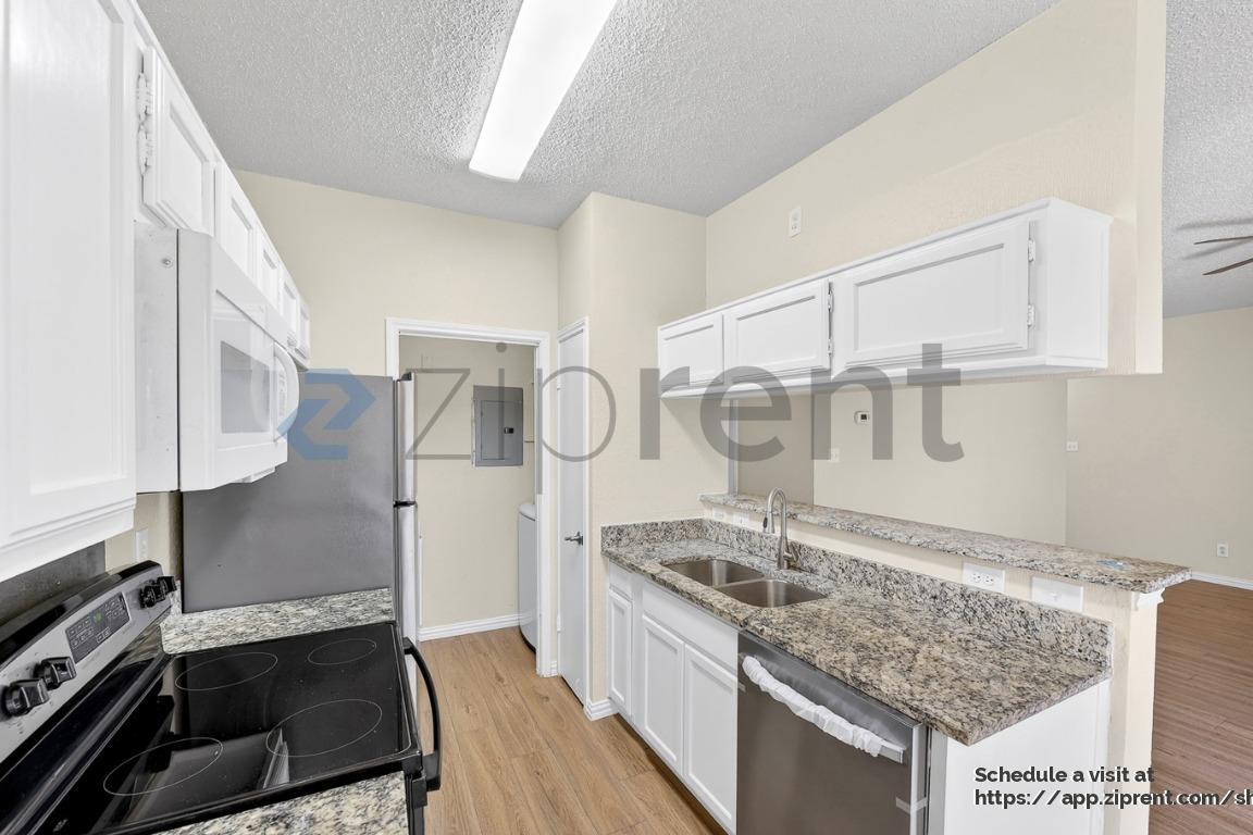 Building Photo - 4101 Esters Rd