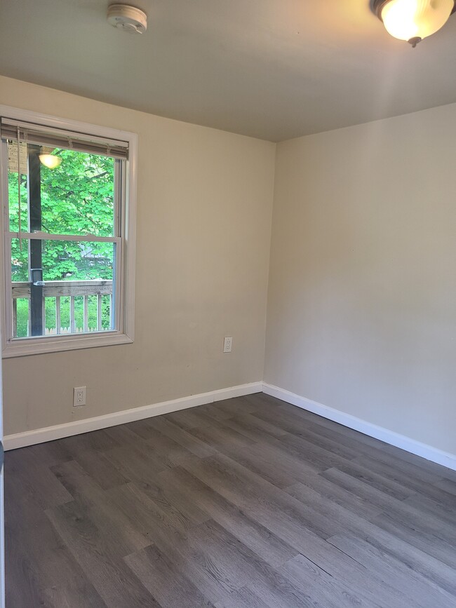 Building Photo - 31 Upland Ave