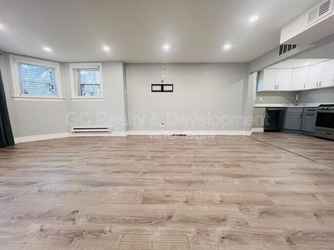 Building Photo - 6316 N Rockwell St
