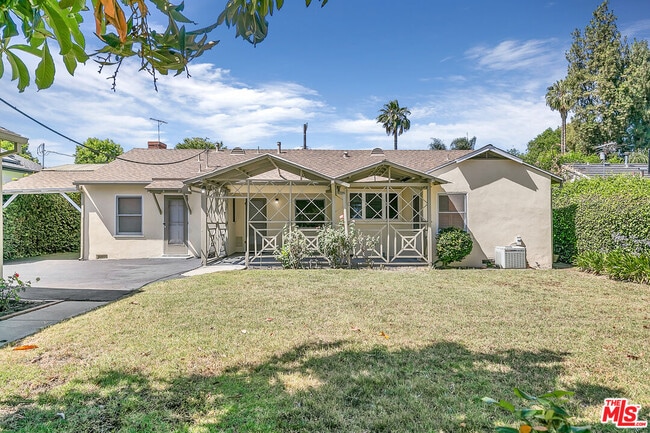 Building Photo - 15436 Camarillo St