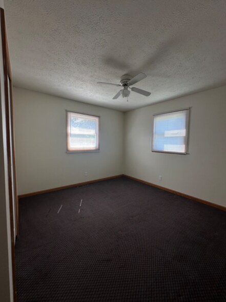 Building Photo - 505 S Apple Rd