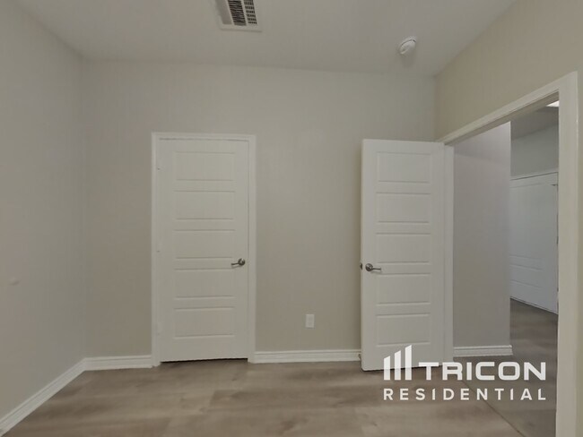 Building Photo - 714 Barbary Ln