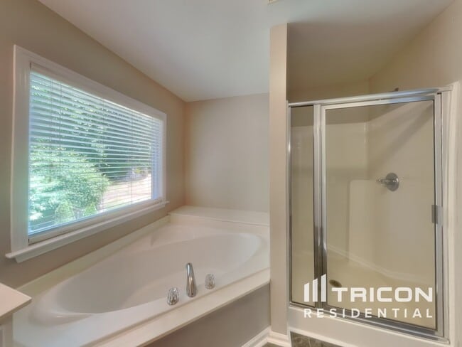 Building Photo - 5371 Lakerock Dr SW