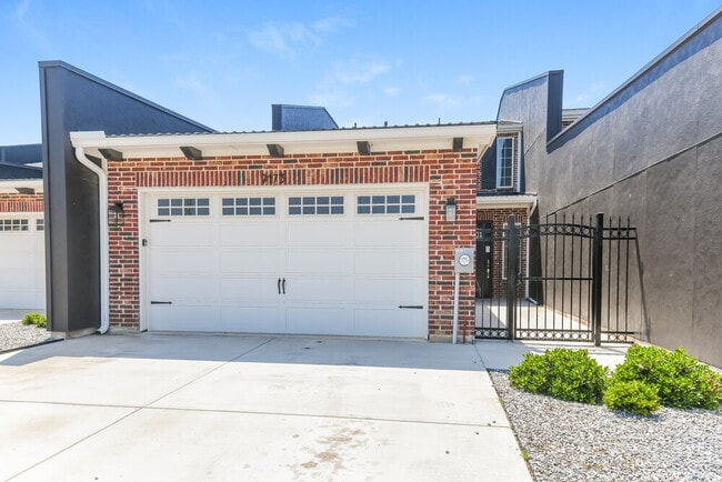 Building Photo - 7173 9th Hole Dr