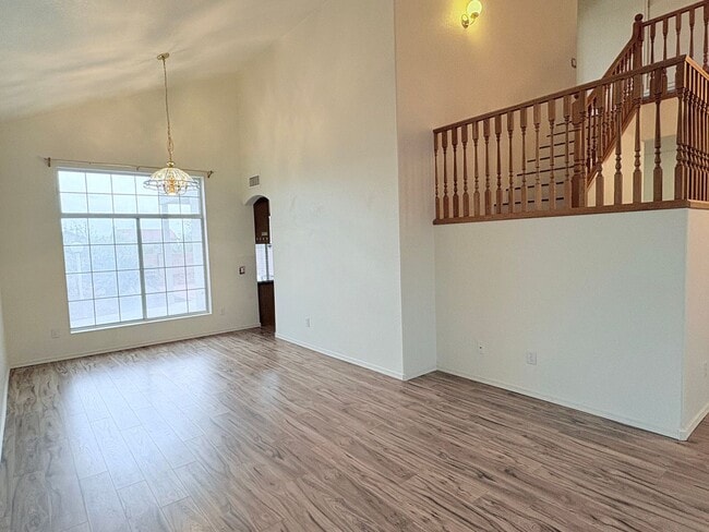 Building Photo - Spacious 4BR/3BA Two-Story Home Near Sabino Canyon