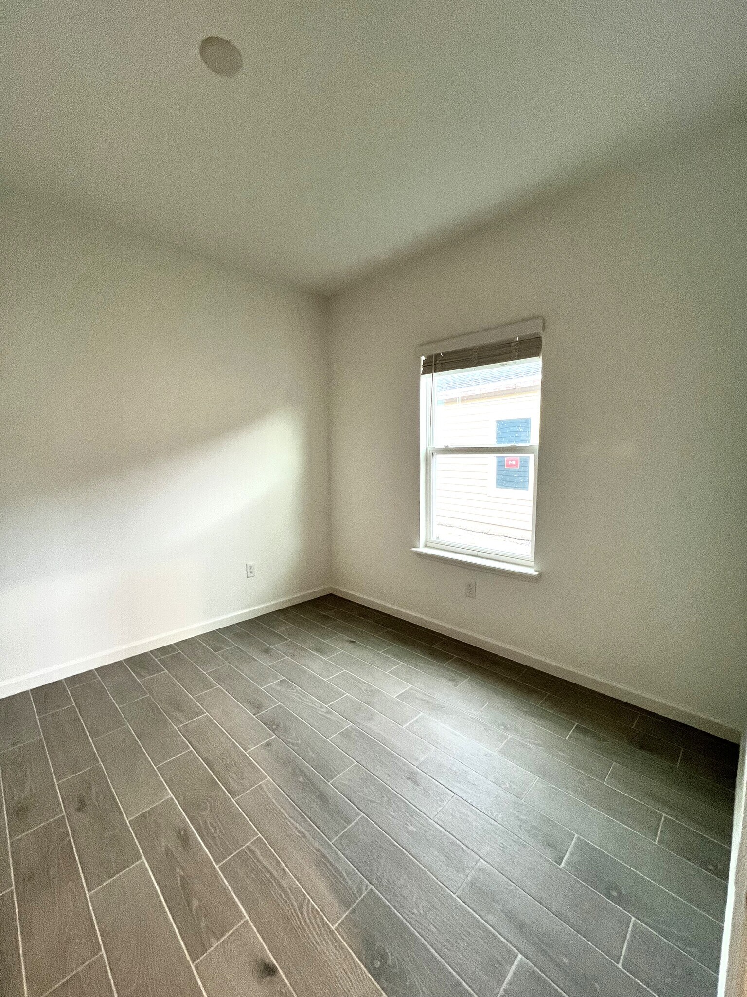 Room 2 - 15542 Whispering Fir Dr