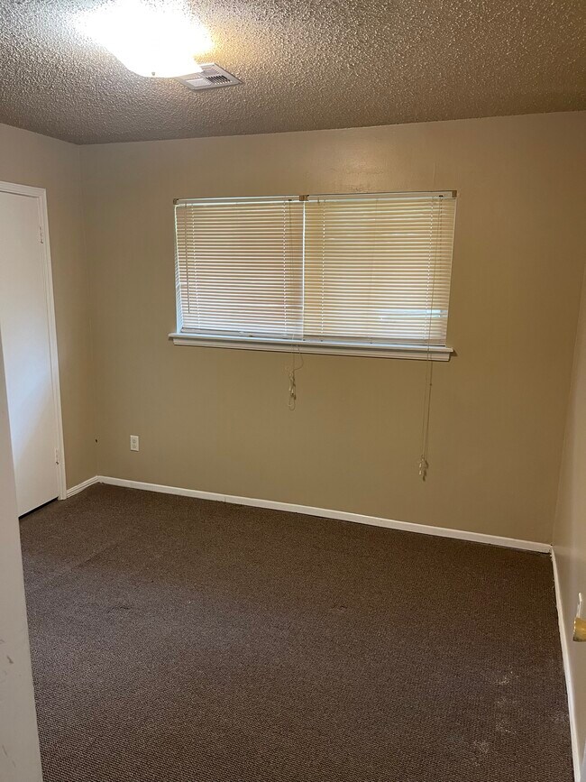 Building Photo - 5818 NW 33rd St