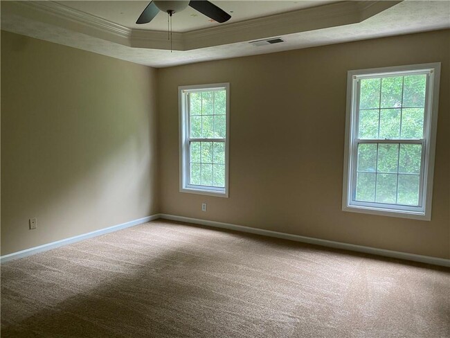 Building Photo - 3400 Palm Cir
