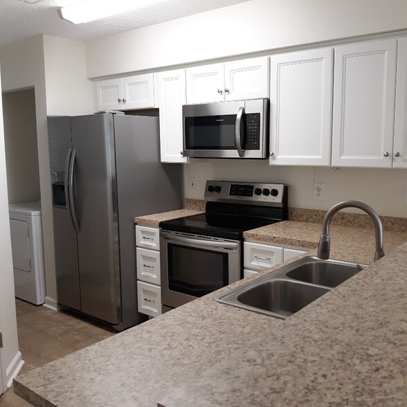 Building Photo - 661 Tupelo Ln