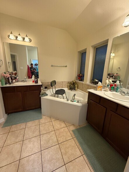 Building Photo - 620 Fossil Creek Dr