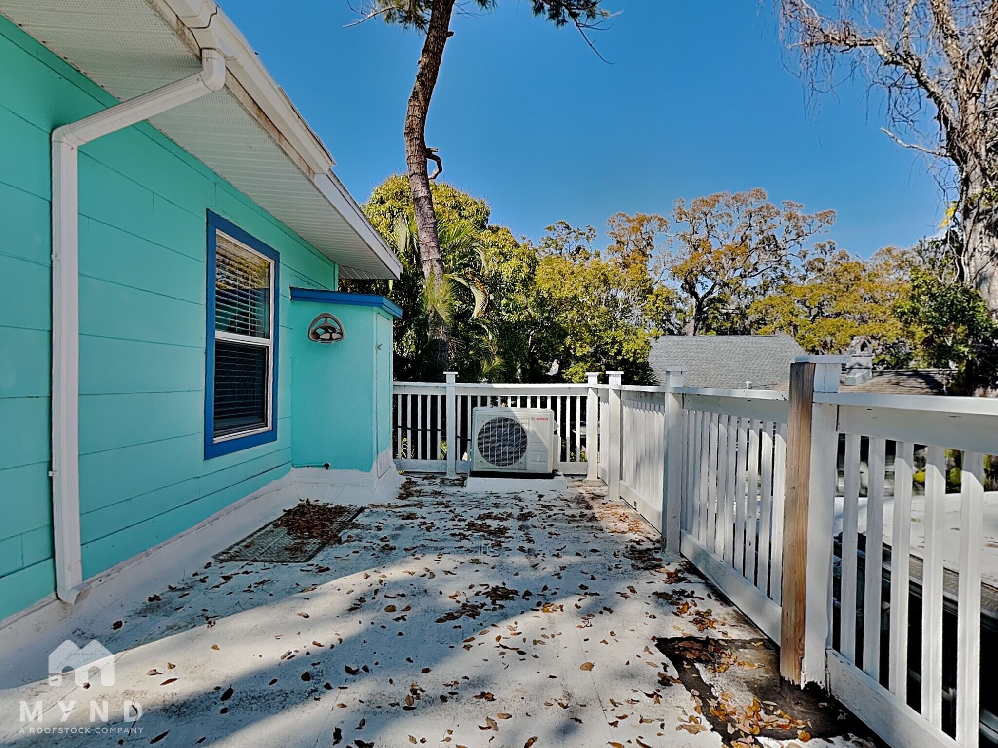 Building Photo - 208 Pine St