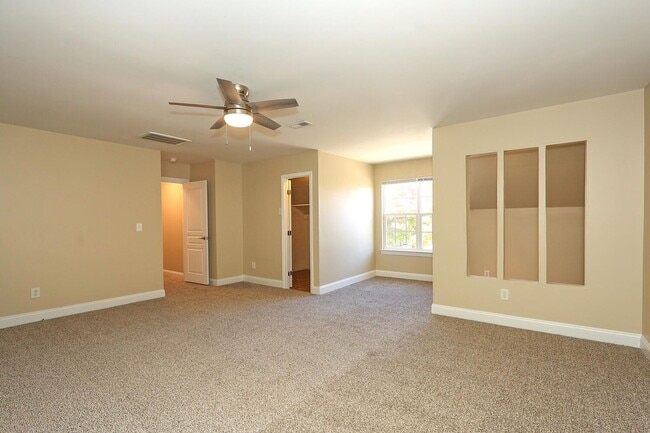 Building Photo - Welcome to this stunning 5 bedroom, 2.5 bath home nestled in the desirable location of Cornelius,...