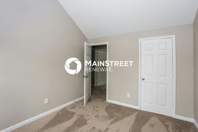Building Photo - 4 Bedroom Pet-Friendly Home in CHARLOTTE, NC with Main Street Renewal