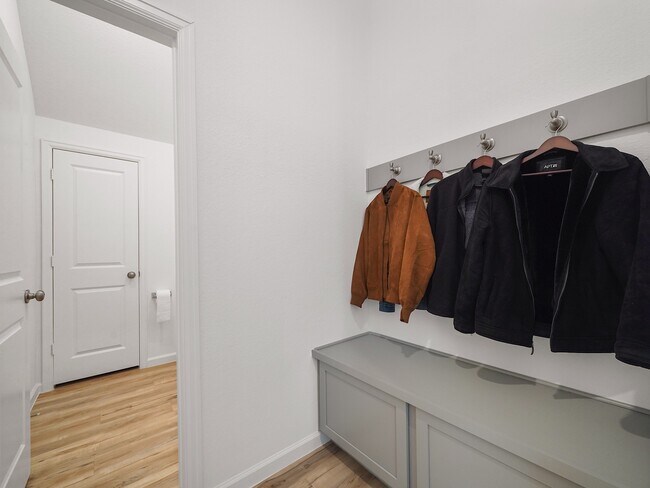 Building Photo - 674 Royal Arch Dr