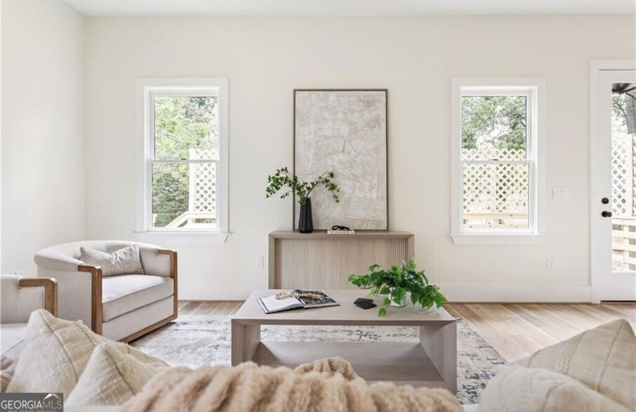 Building Photo - 1265 Oak St SW