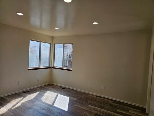 Building Photo - Large home available
