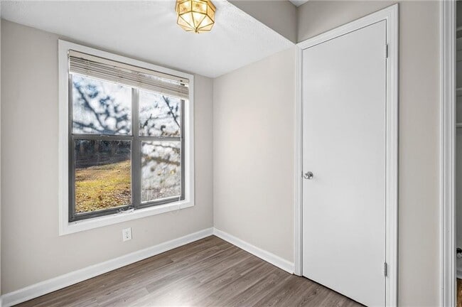 Building Photo - 5345 Memorial Ln SW