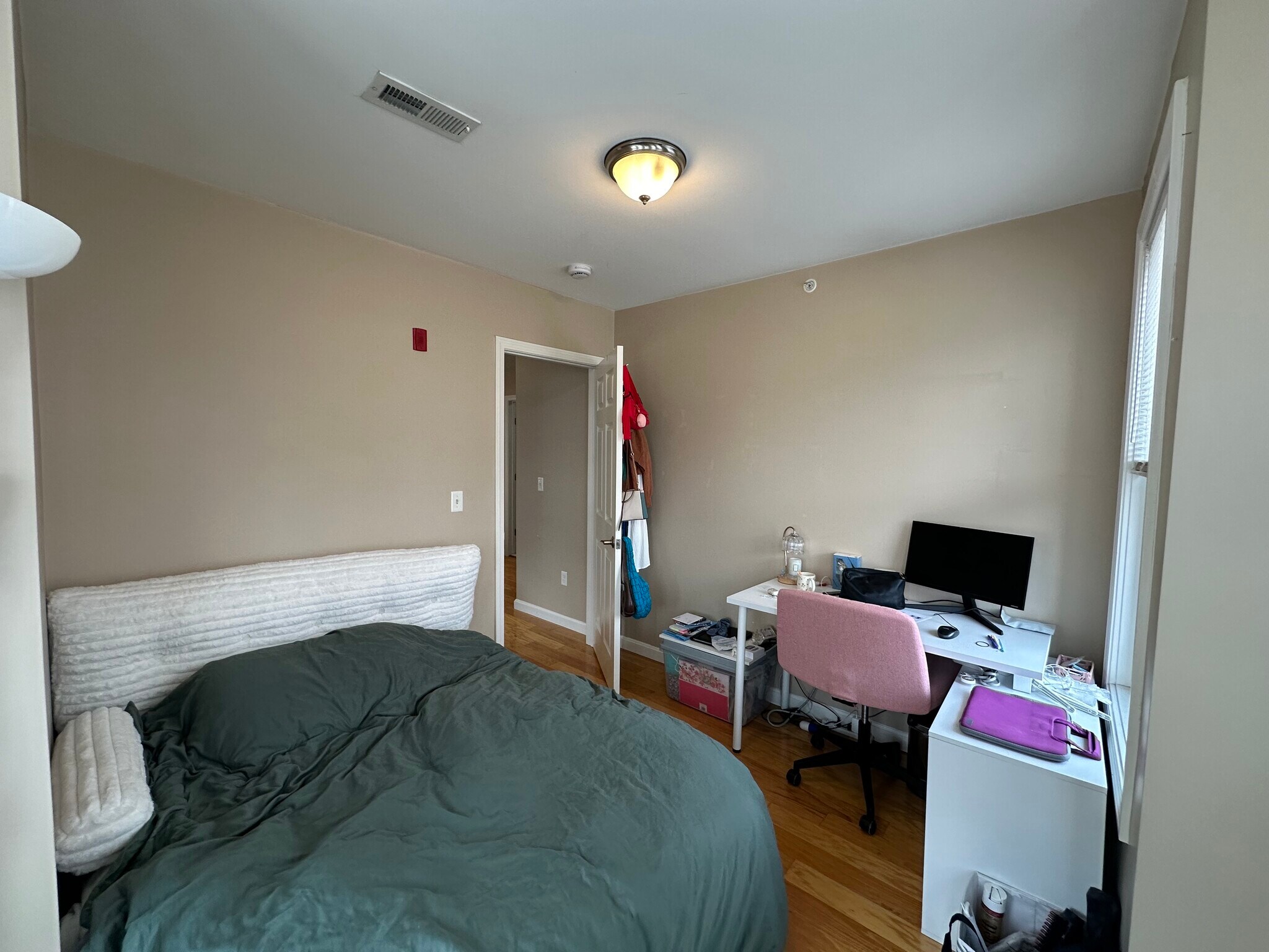 Building Photo - 53 Chelsea St