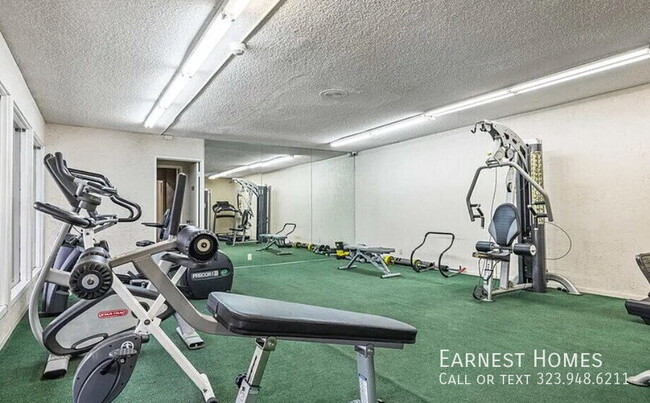 Building Photo - 5460 White Oak Ave