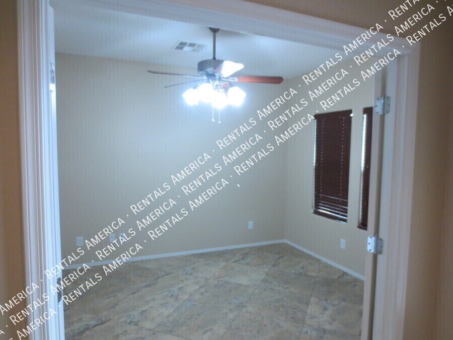 Building Photo - 1912 W Black Hill Rd