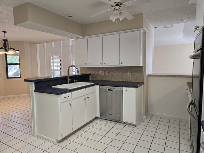 Building Photo - 6 Sunnygrove Dr