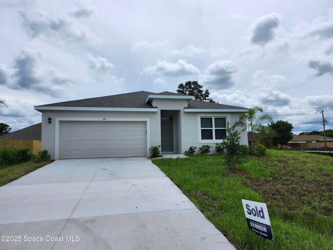 Primary Photo - 450 Awin Cir SE