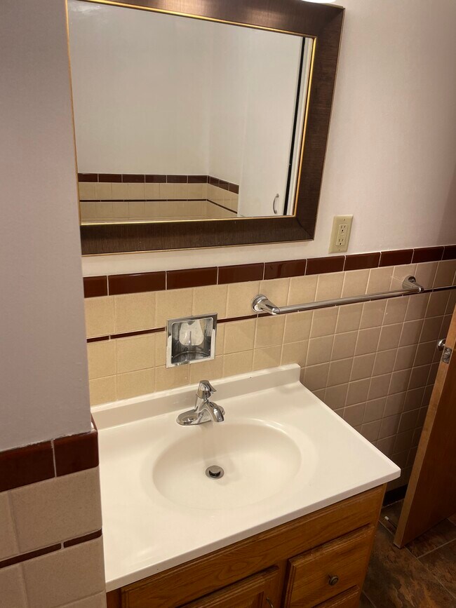 Main Bath 2 - 7310 Valley St