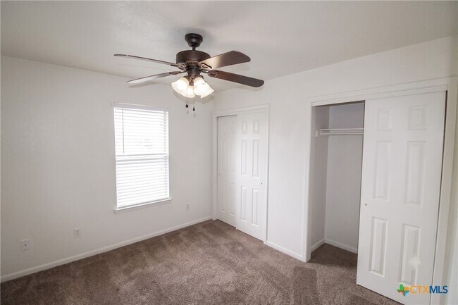 Building Photo - 2412 Skylark Cir