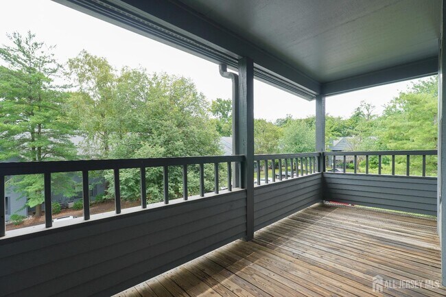 Building Photo - 809 Woodhaven Dr