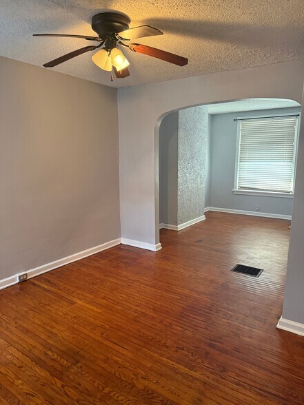 Building Photo - 5753 N Beechwood St