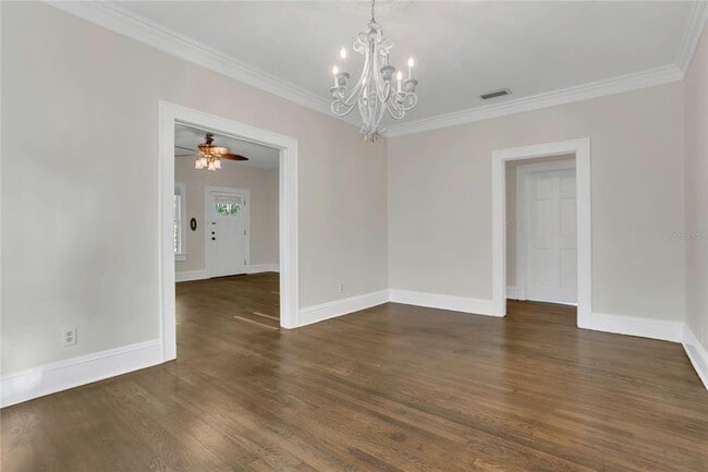Building Photo - 1204 S Oak Ave