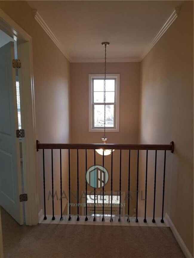 Building Photo - Beautiful 5BR/4BA Home in Just 5 Min from MALL OF GA