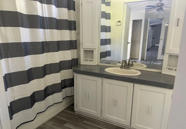 Building Photo - Modern 2 Bed 2 Bath Move-In Ready