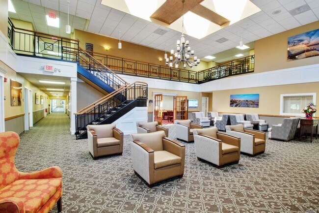 Building Photo - 565 Albany Ave