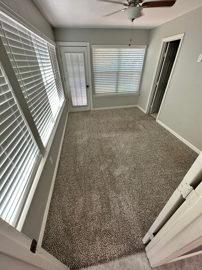 Building Photo - Make this Fairmount Showstopper Home!