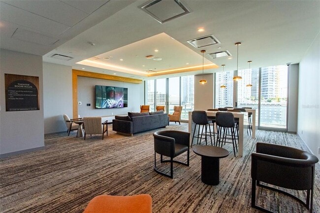 Building Photo - 400 Central Ave