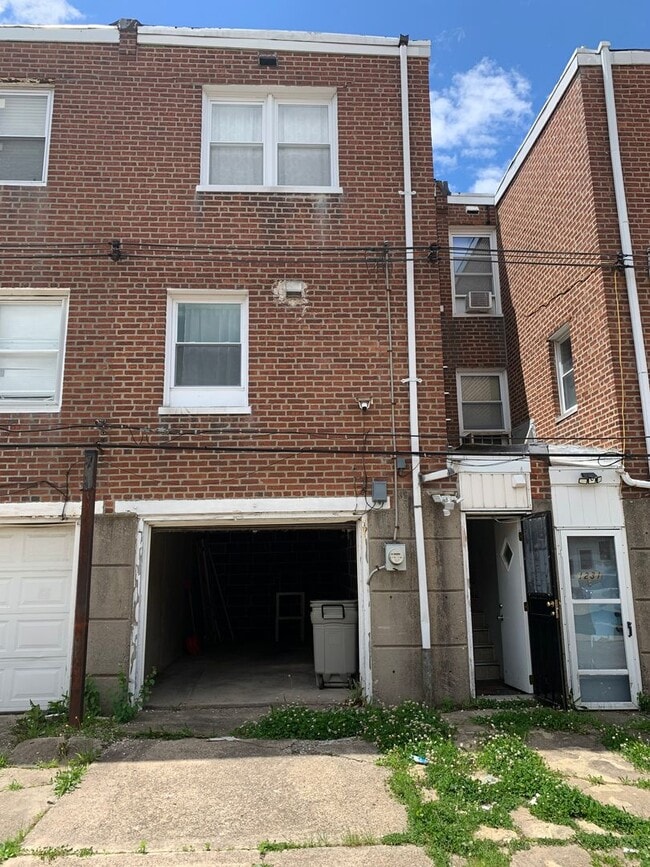 Building Photo - Renovated 3 bed 1 bath house for rent