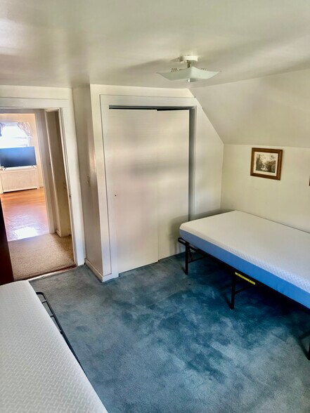 Building Photo - 151 Warner St