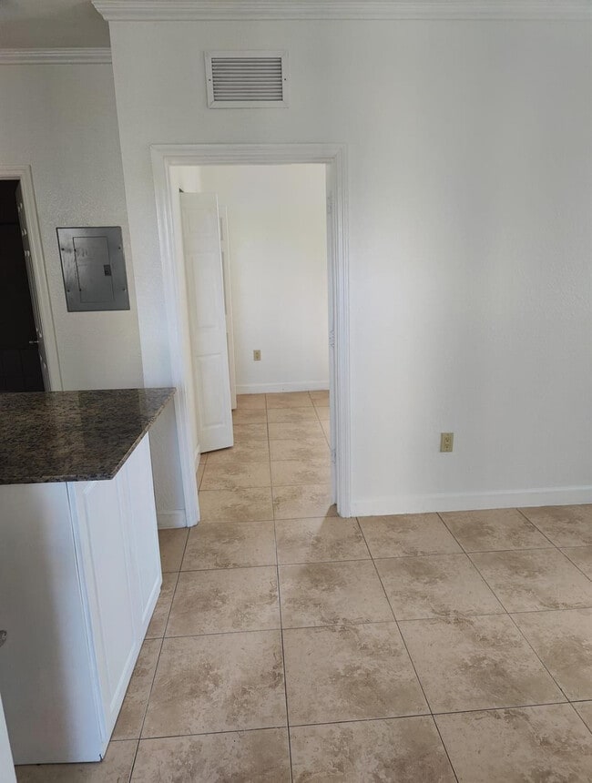 Building Photo - 629 SW 2nd St