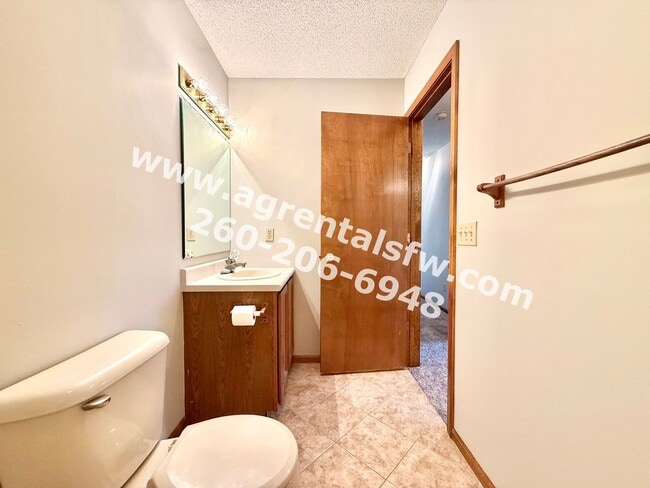 Building Photo - 3 Bedroom House