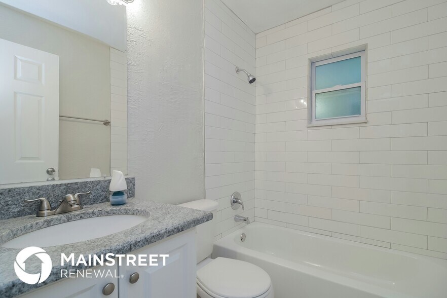 Building Photo - 865 Emerald Dr