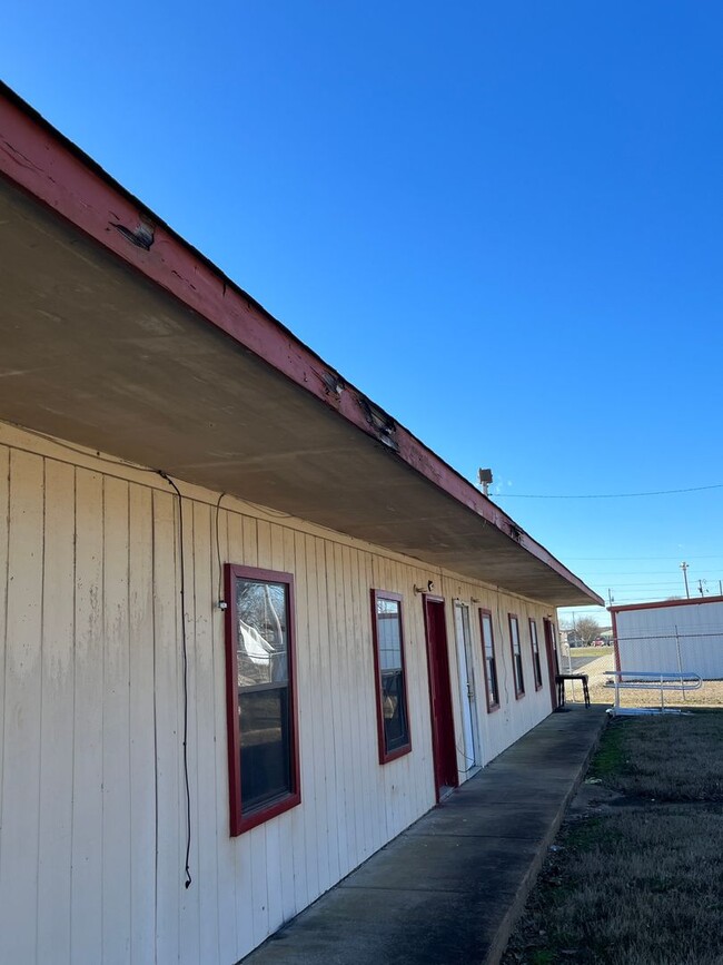 Building Photo - 1 Bed / 1 bath Apartment in Bay Available ...