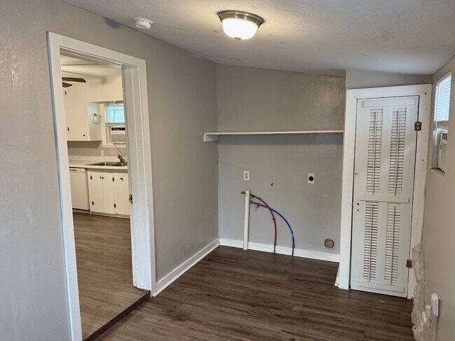 Building Photo - 2706 Palmetto Dr