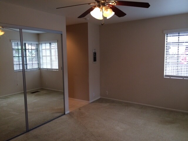 Building Photo - 8860 Villa La Jolla Dr